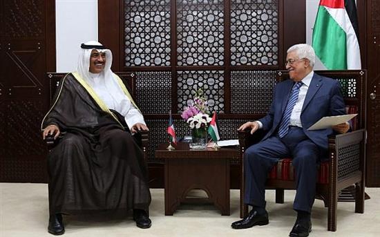 巴勒斯坦总统阿巴斯（右）2014年会见科威特外交大臣谢赫萨巴赫.哈利德.萨巴赫。